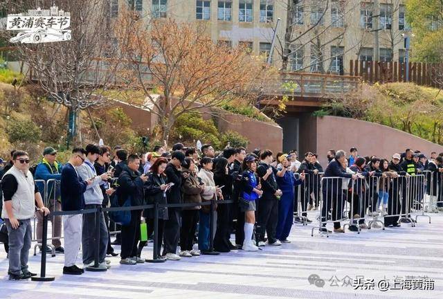 燃炸！小轮车极限飞跃，在F1赛车、福特汽车上方“翻筋斗”！